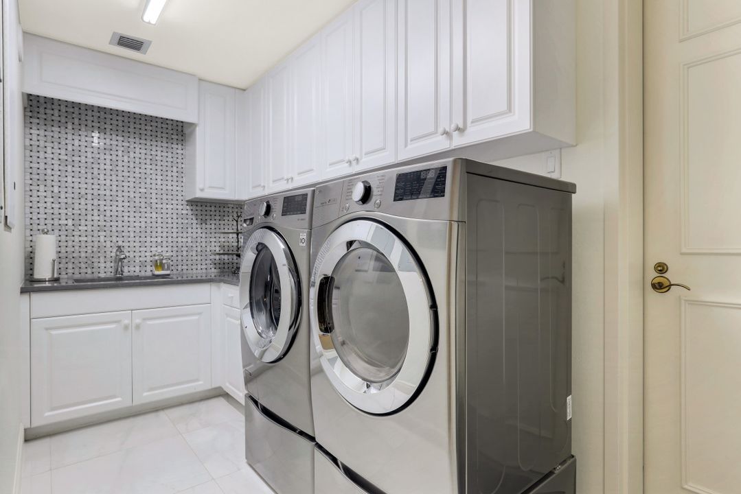 285 Grande Way #1204, Naples, FL 34110