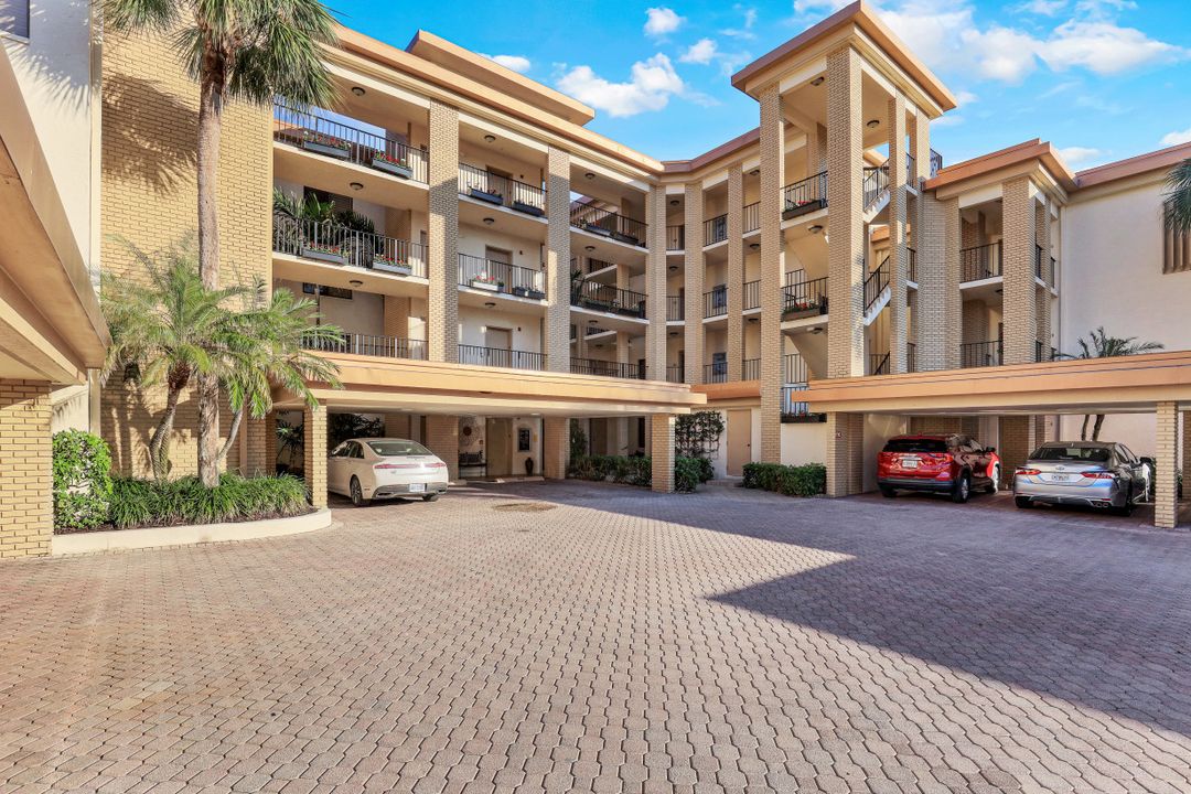 6760 Pelican Bay Blvd #312, Naples, FL 34108