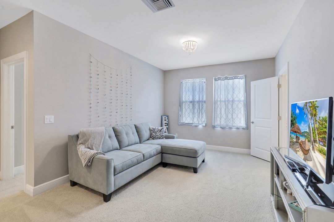 4714 Formosa Dr, Naples, FL 34119