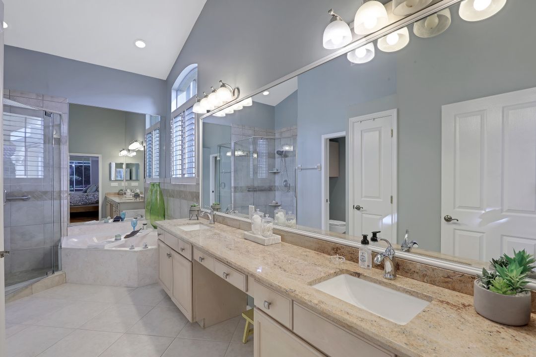 9245 The Ln, Naples, FL 34109