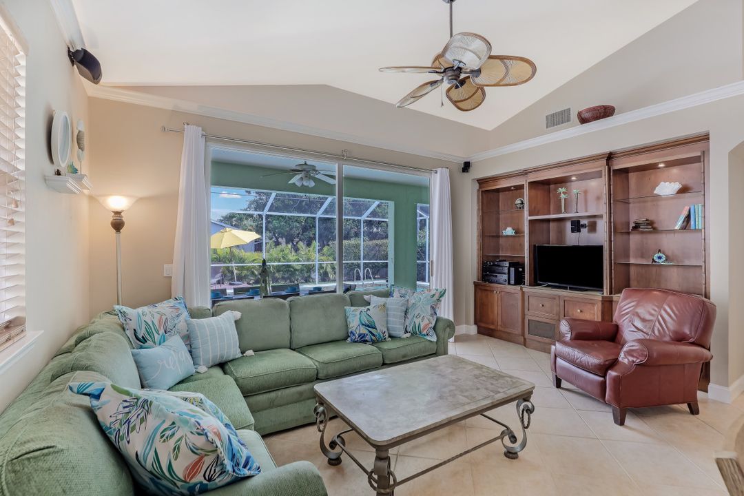 557 96th Ave N, Naples, FL 34108