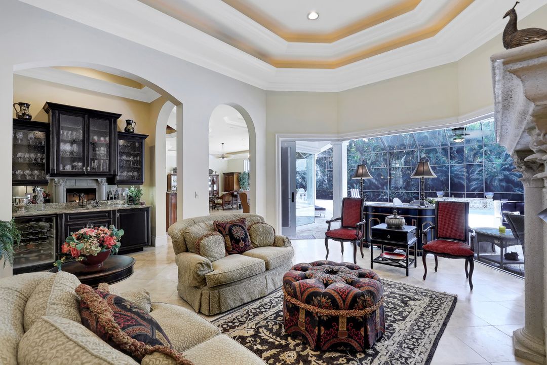 660 Riviera Dr, Naples, FL 34103