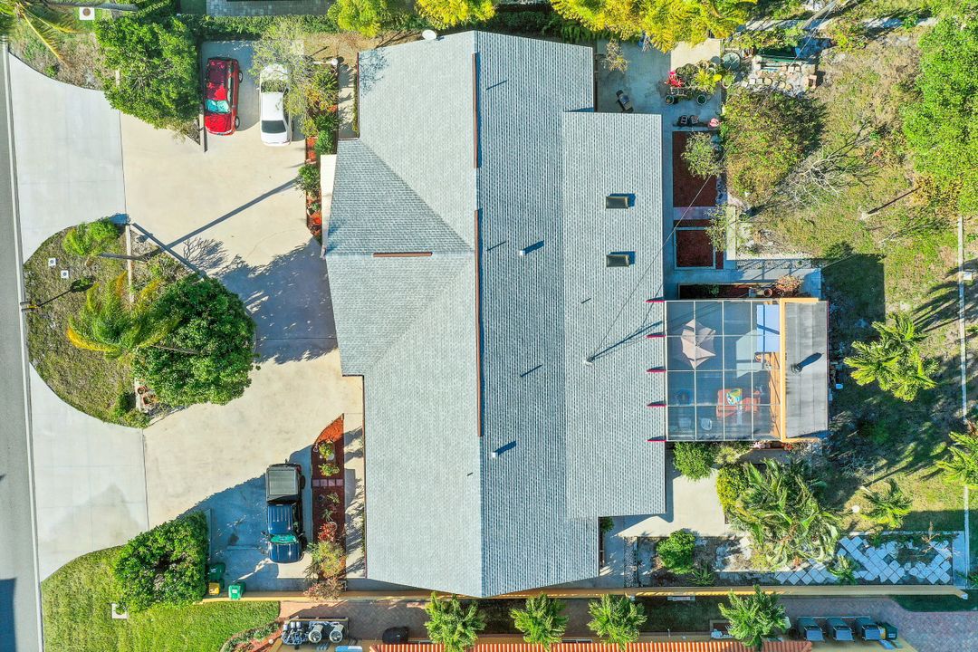 10442 Vanderbilt Dr, Naples, FL 34108