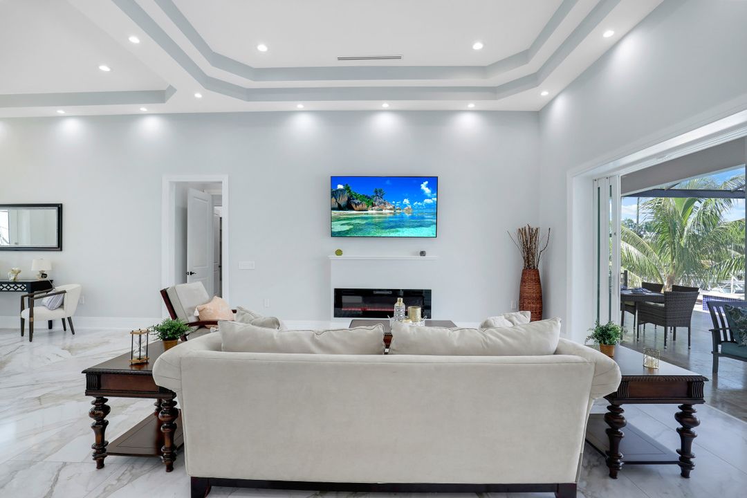 5333 Bayshore Ave, Cape Coral, FL 33904