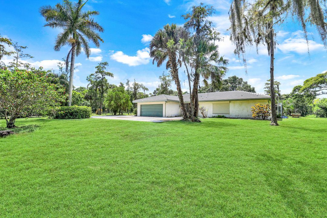 27126 Rue De Paix, Bonita Springs, FL 34135
