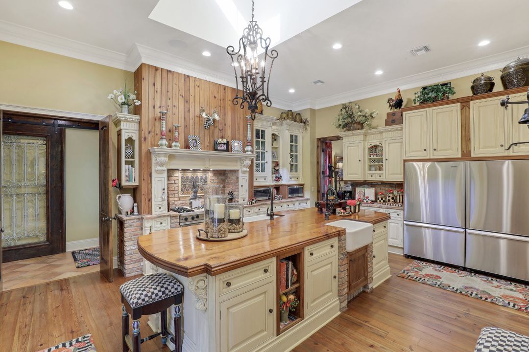 353 Chancery Cir, Naples, FL 34110