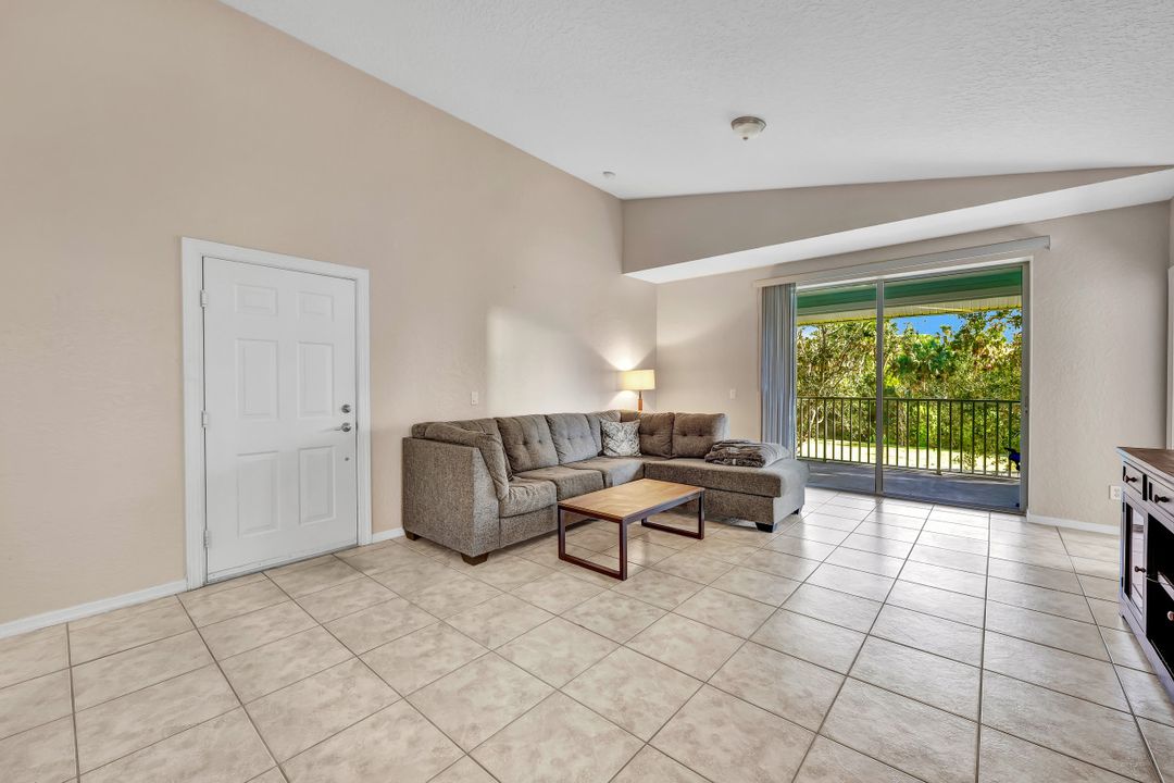 1050 Hancock Creek S Blvd #204, Cape Coral, FL 33909