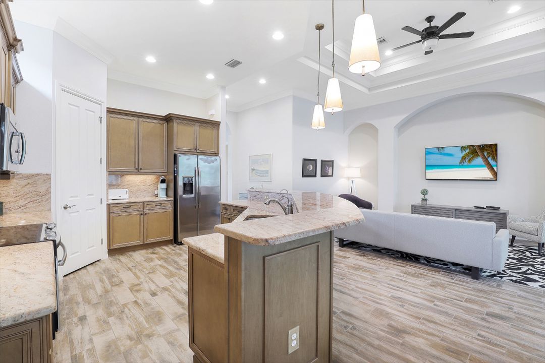 7327 Lantana Cir, Naples, FL 34119