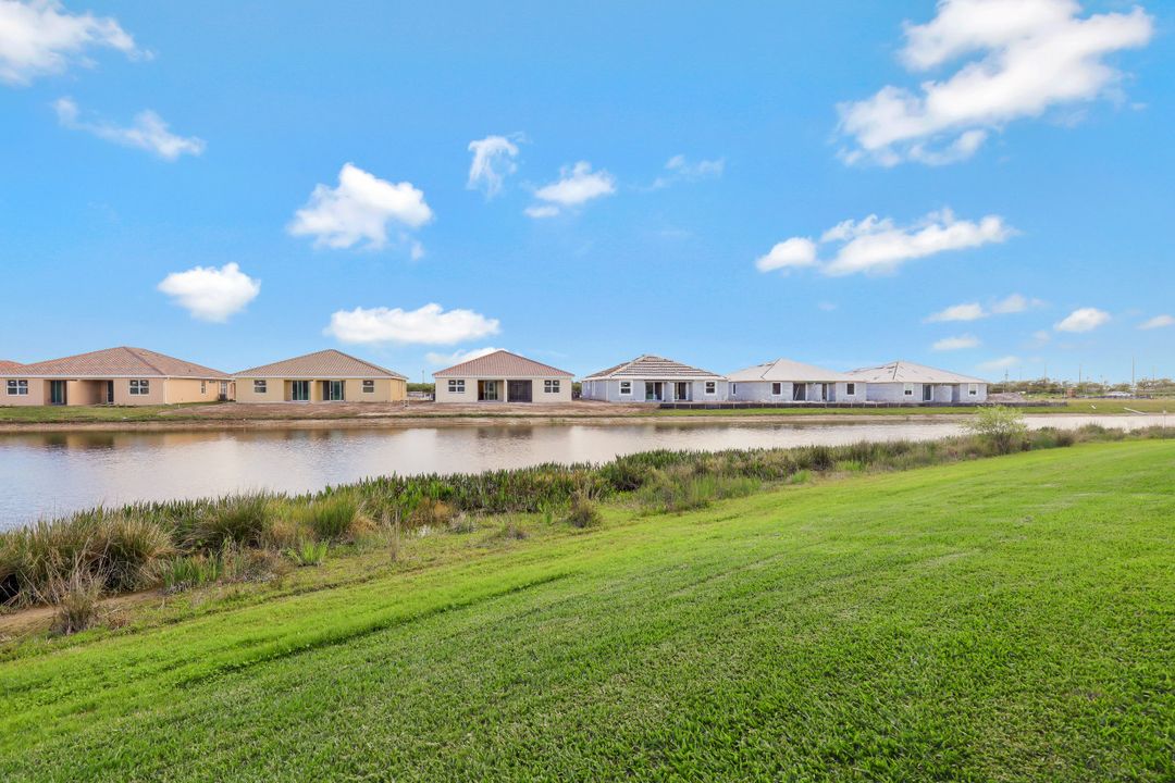 2026 Tamarron Ln, Naples, FL 34120