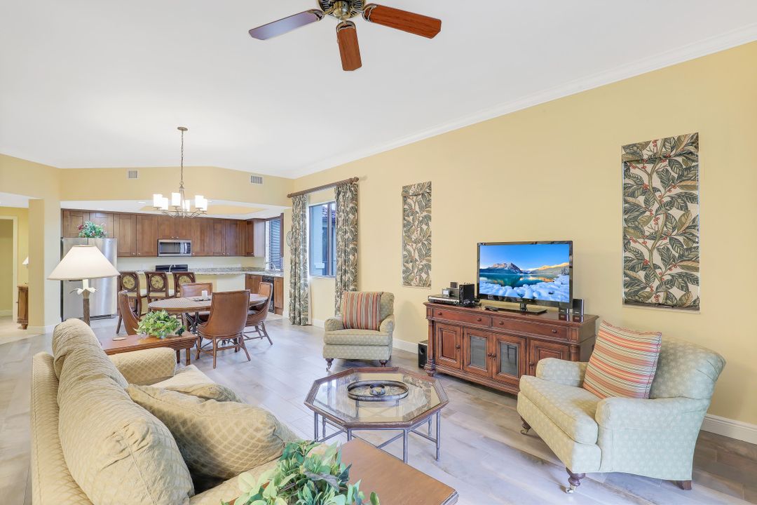 1025 Sandpiper St #E-203, Naples, FL 34102