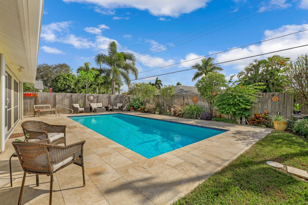 562 100th Ave N, Naples, FL 34108