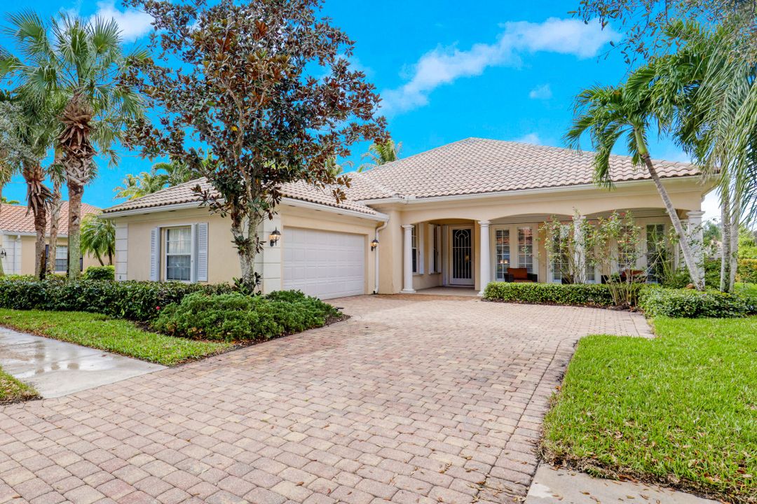 2888 Hatteras Way, Naples, FL 34119