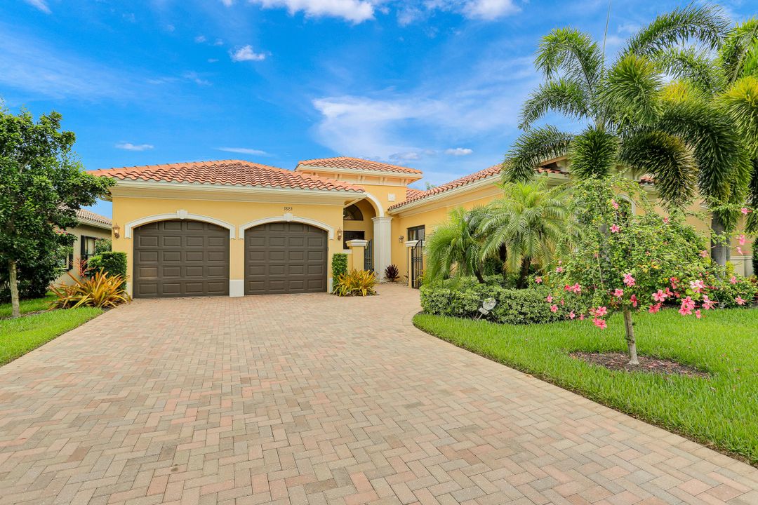 3883 Gibralter Dr, Naples, FL 34119