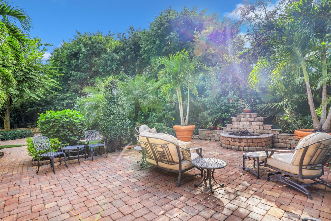 353 Chancery Cir, Naples, FL 34110