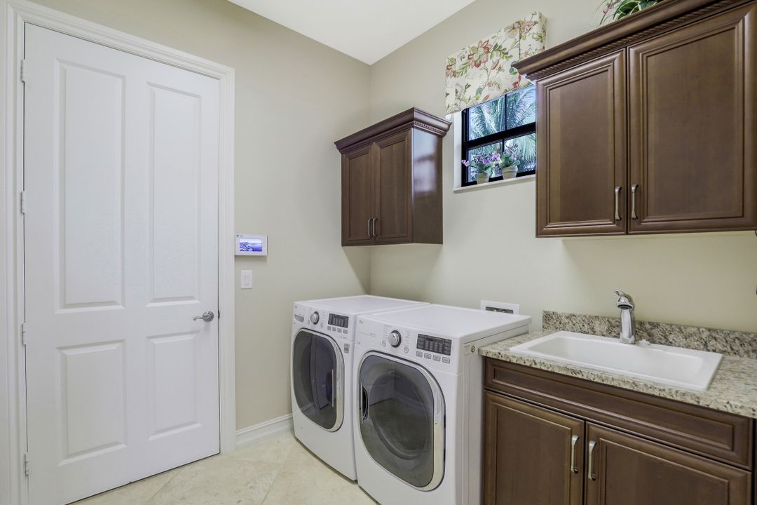 6512 Costa Cir, Naples, FL 34113