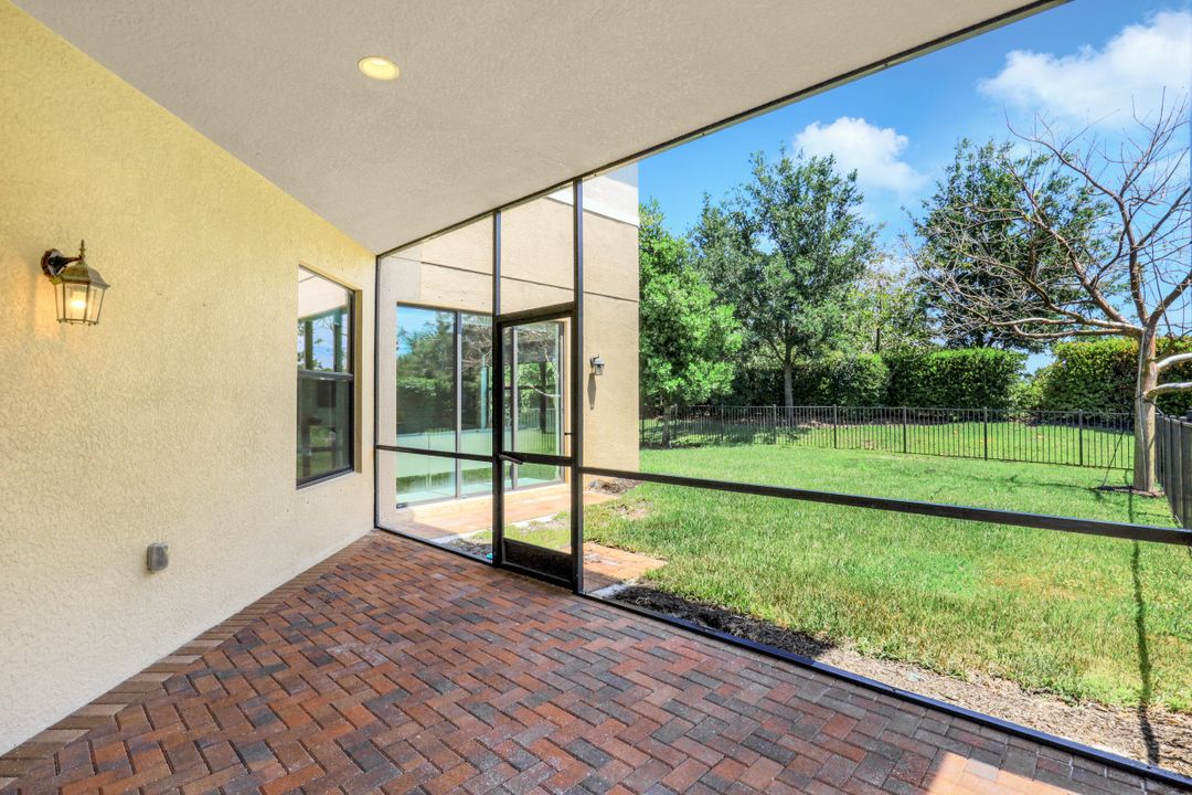 3054 Hudson Terrace, Naples, FL 34119