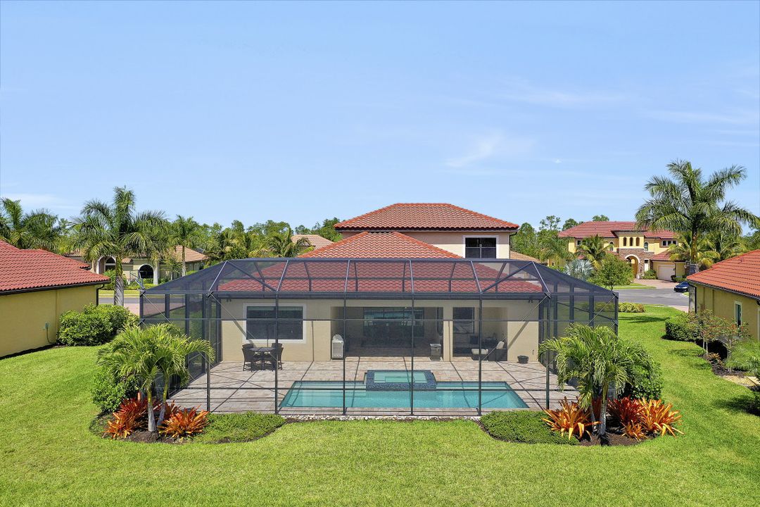 1622 Songbird Ct, Naples, FL 34120