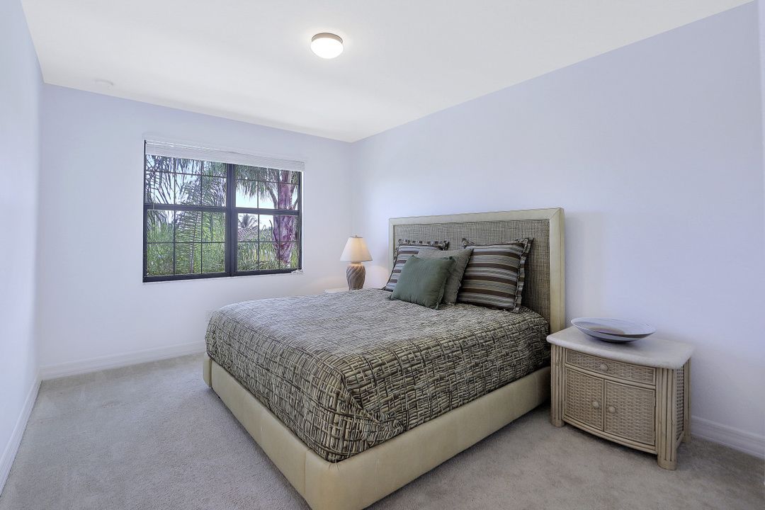 3718 Pleasant Springs Dr, Naples, FL 34119