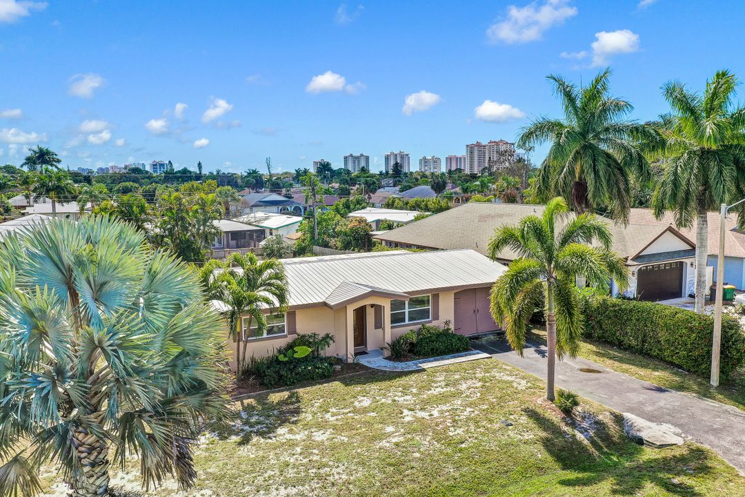 658 97th Ave N, Naples, FL 34108