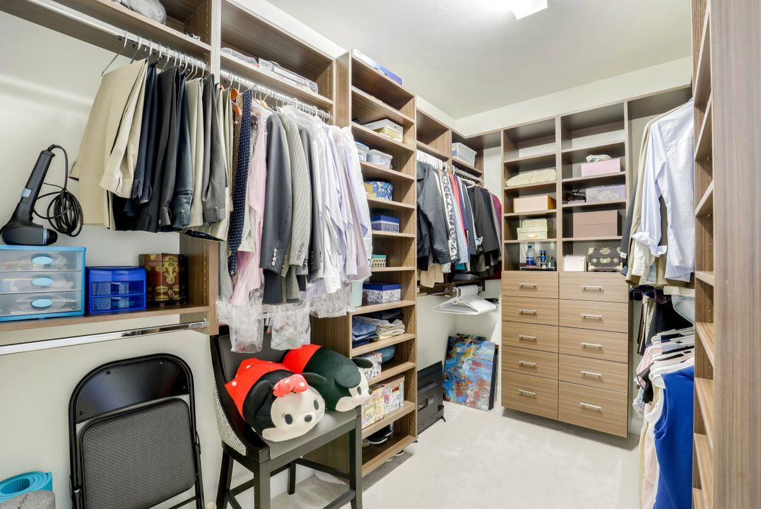 9374 Greyhawk Trl, Naples, FL 34120