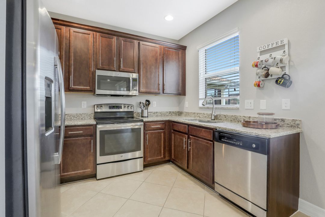 10313 Crepe Jasmine Ln, Fort Myers, FL 33913