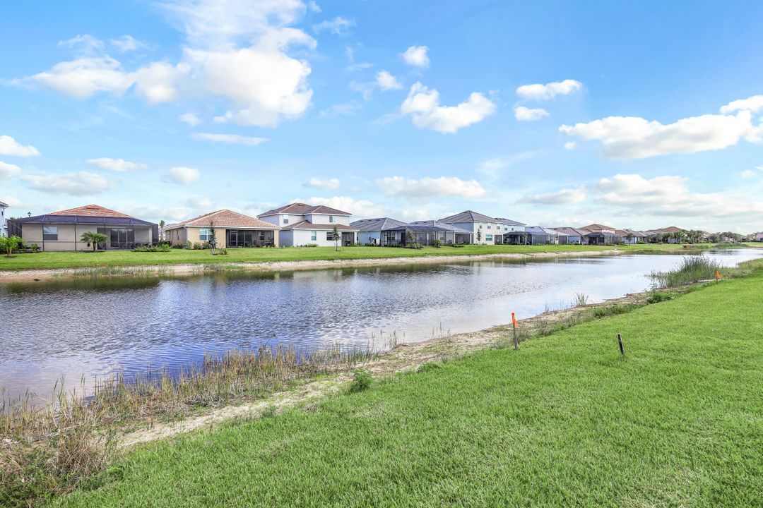 2434 Orchard St, Naples, FL 34120