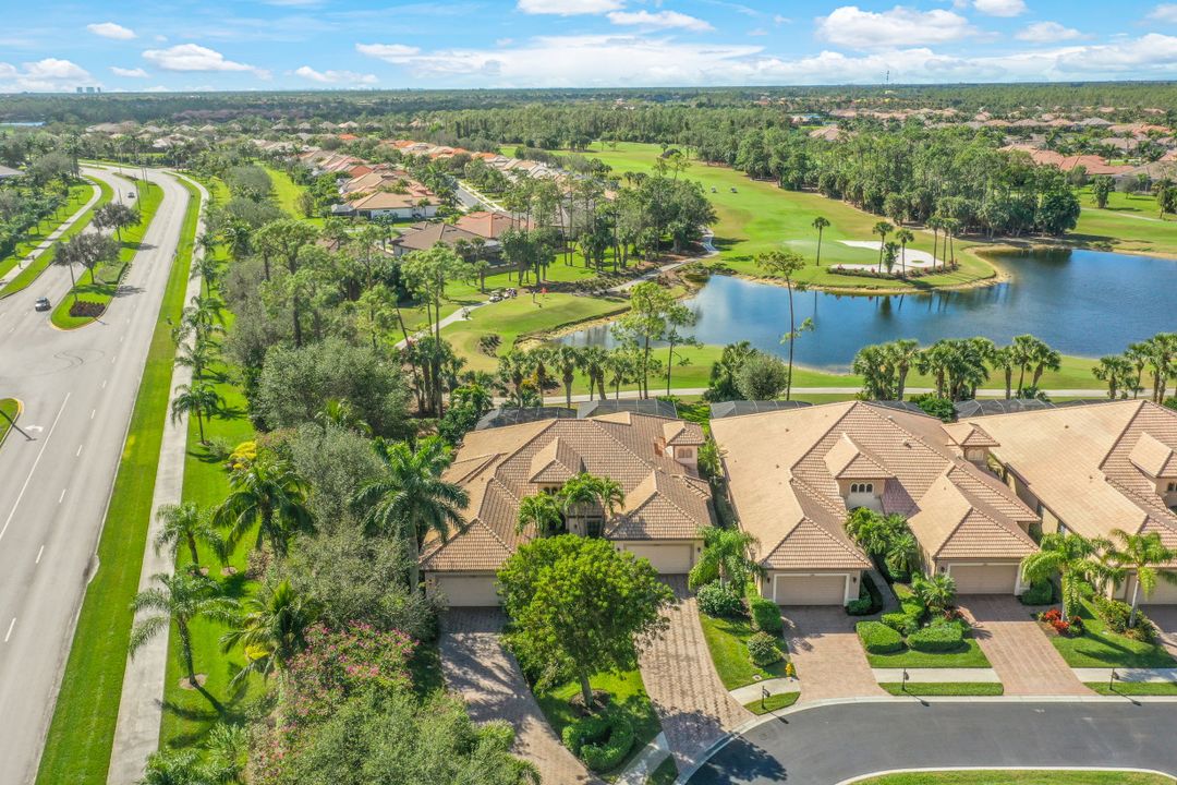 7599 Moorgate Point Way, Naples, FL 34113