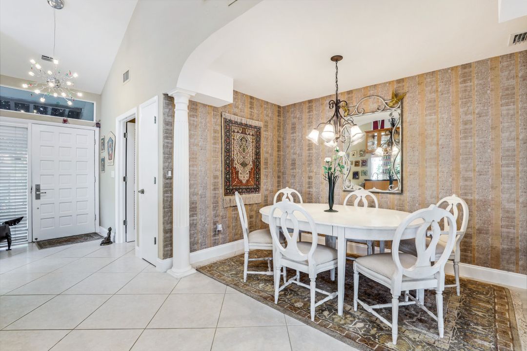 543 Bay Villas Ln, Naples, FL 34108