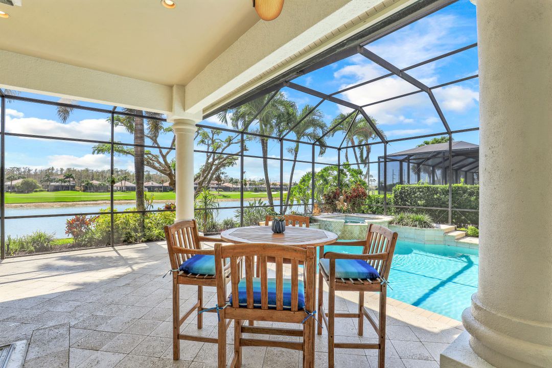 5958 Amberwood Dr, Naples, FL 34110