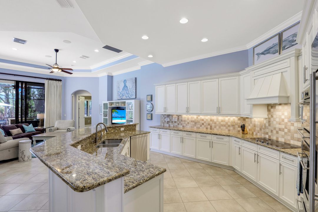 7413 Byrons Way, Naples, FL 34113