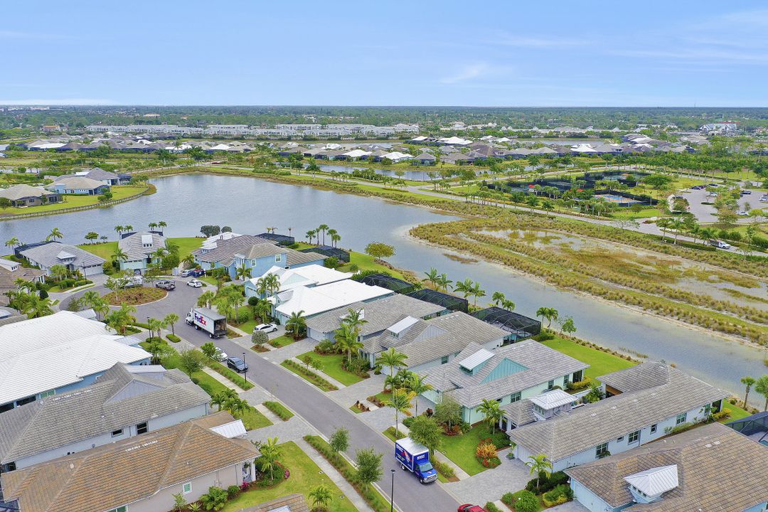 6462 Warwick Ave, Naples, FL 34113