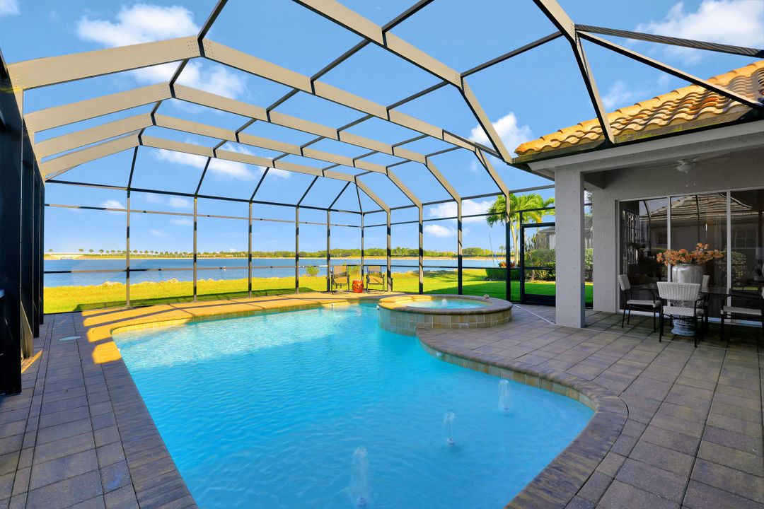 8761 Hideaway Harbor Ct, Naples, FL 34120