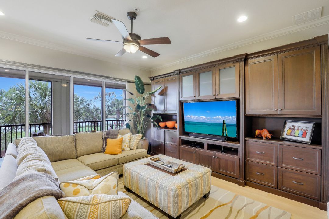 9201 Quartz Ln Apt 201 #201, Naples, FL 34120