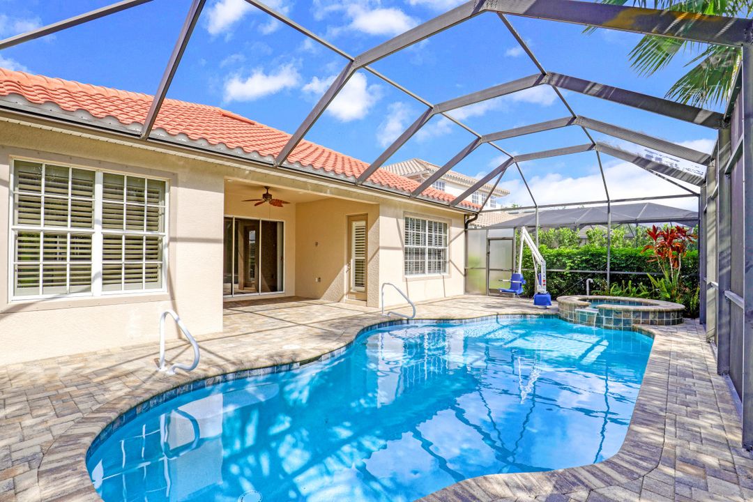 9176 Quartz Ln, Naples, FL 34120