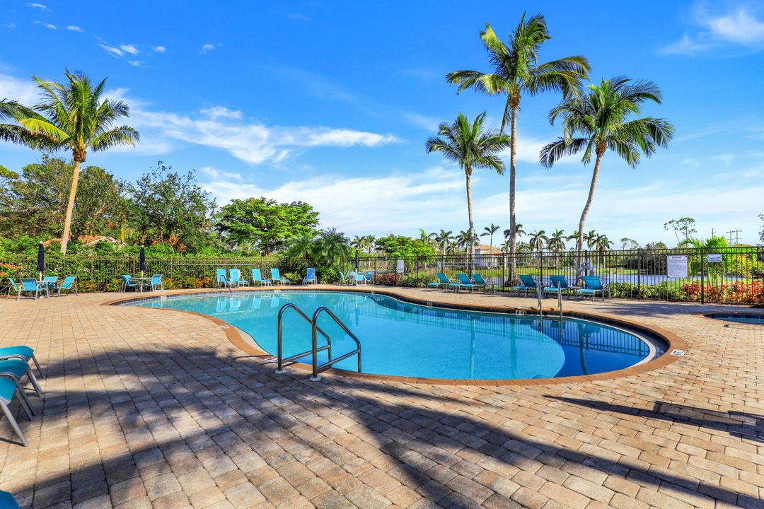 16156 Parque Ln, Naples, FL 34110
