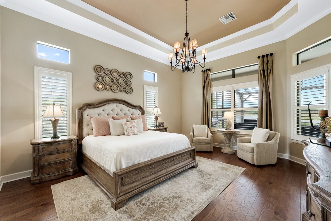 9004 Sorreno Ct, Naples, FL 34119