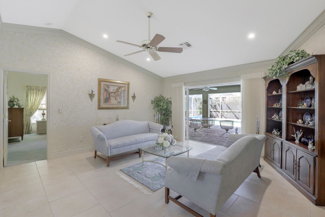 204 SE 20th Pl, Cape Coral, FL 33990