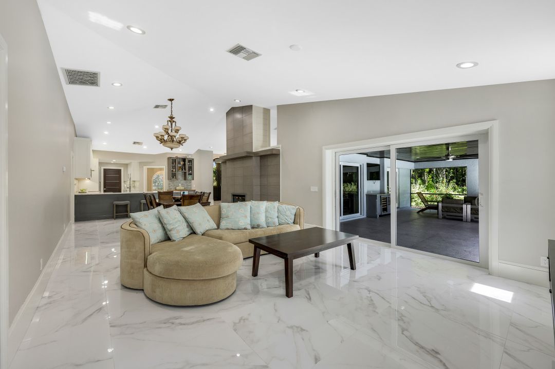 720 17th St NW, Naples, FL 34120