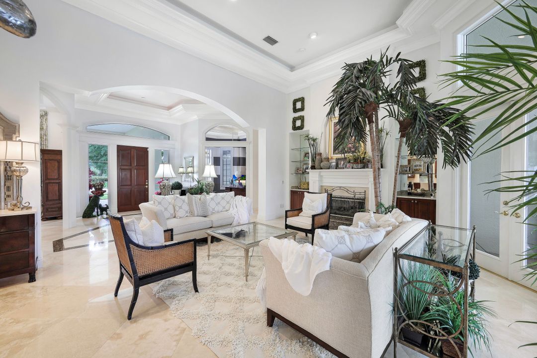 313 Chancery Cir, Naples, FL 34110