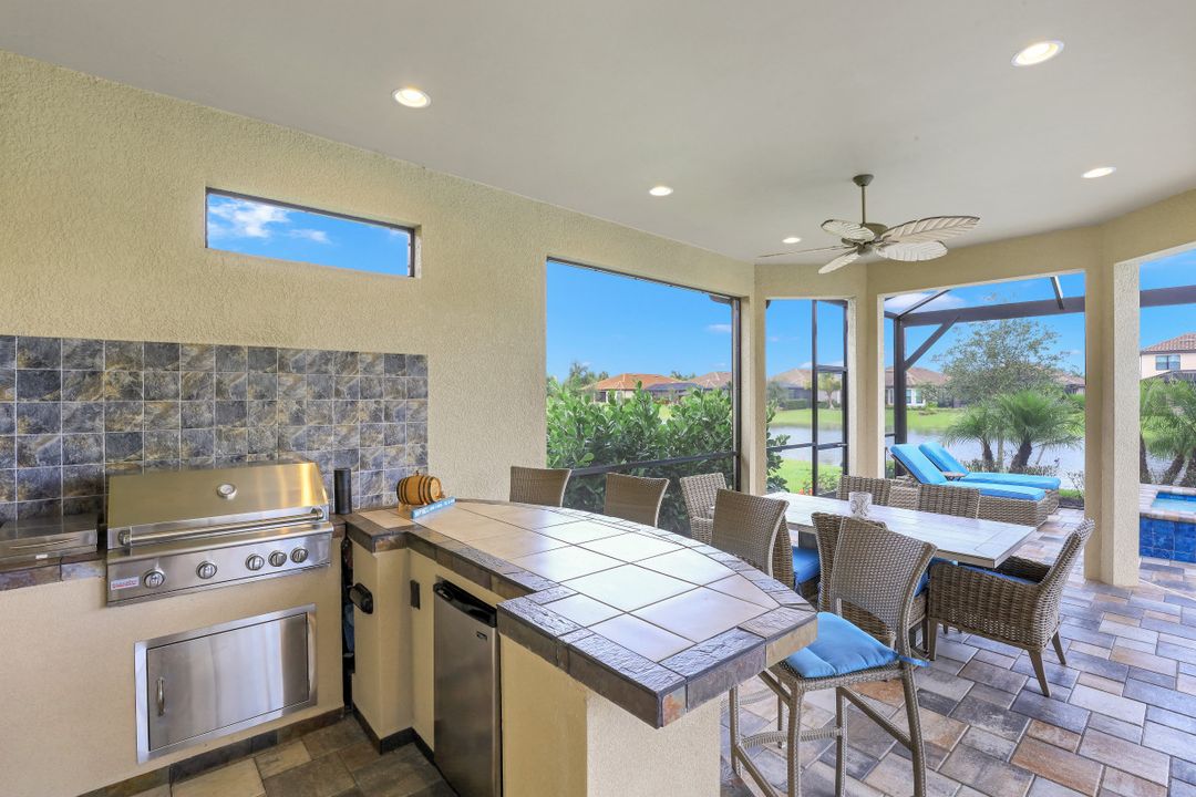 8673 Dilillo Ct, Naples, FL 34119