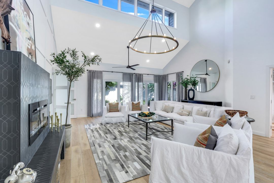 651 Bridge Way Ln, Naples, FL 34108