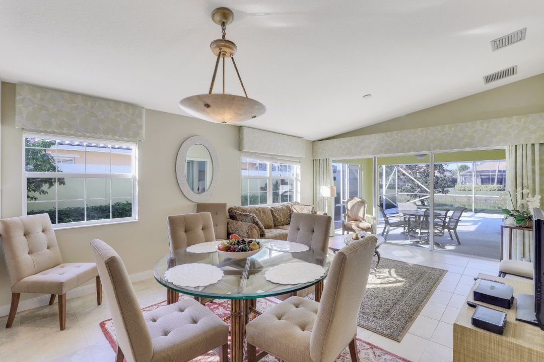 8113 Xenia Ln, Naples, FL 34114