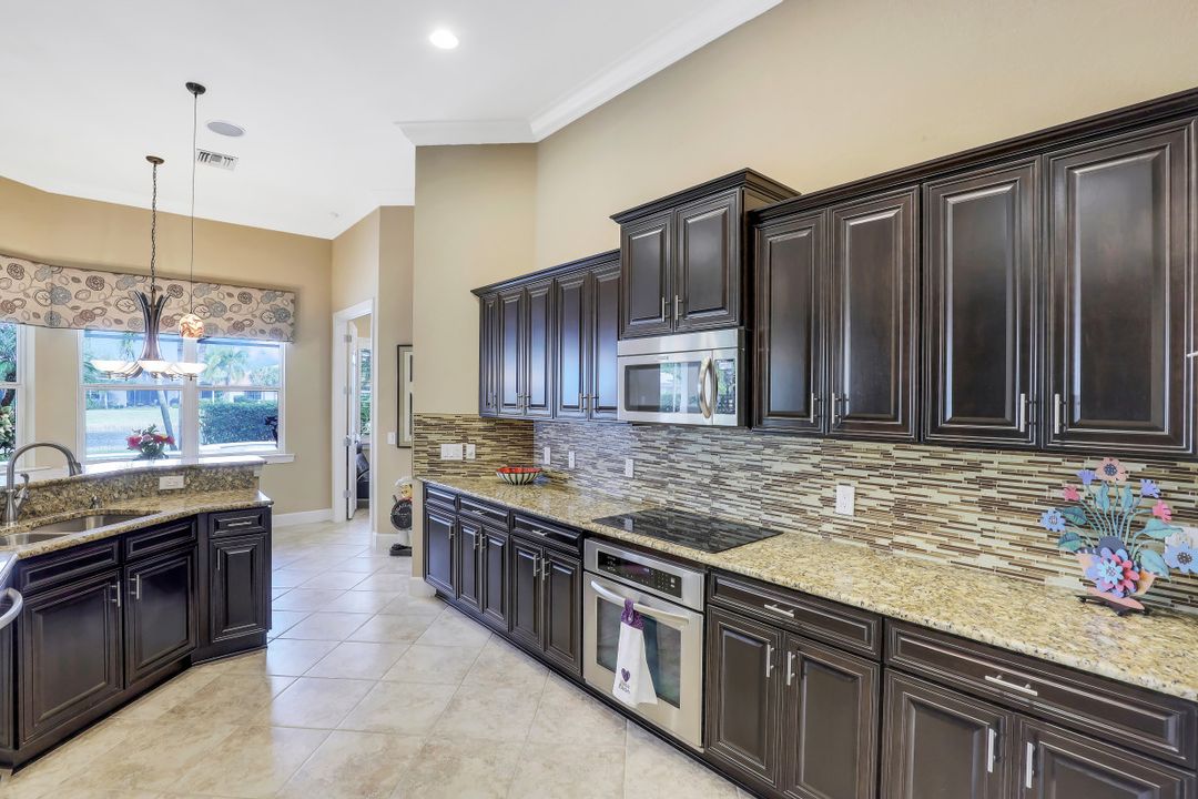 9403 Copper Rock Ct, Naples, FL 34120