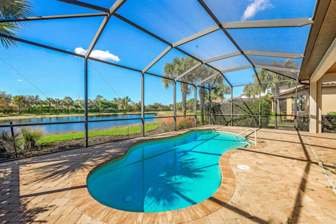 4098 Raffia Dr, Naples, FL 34119