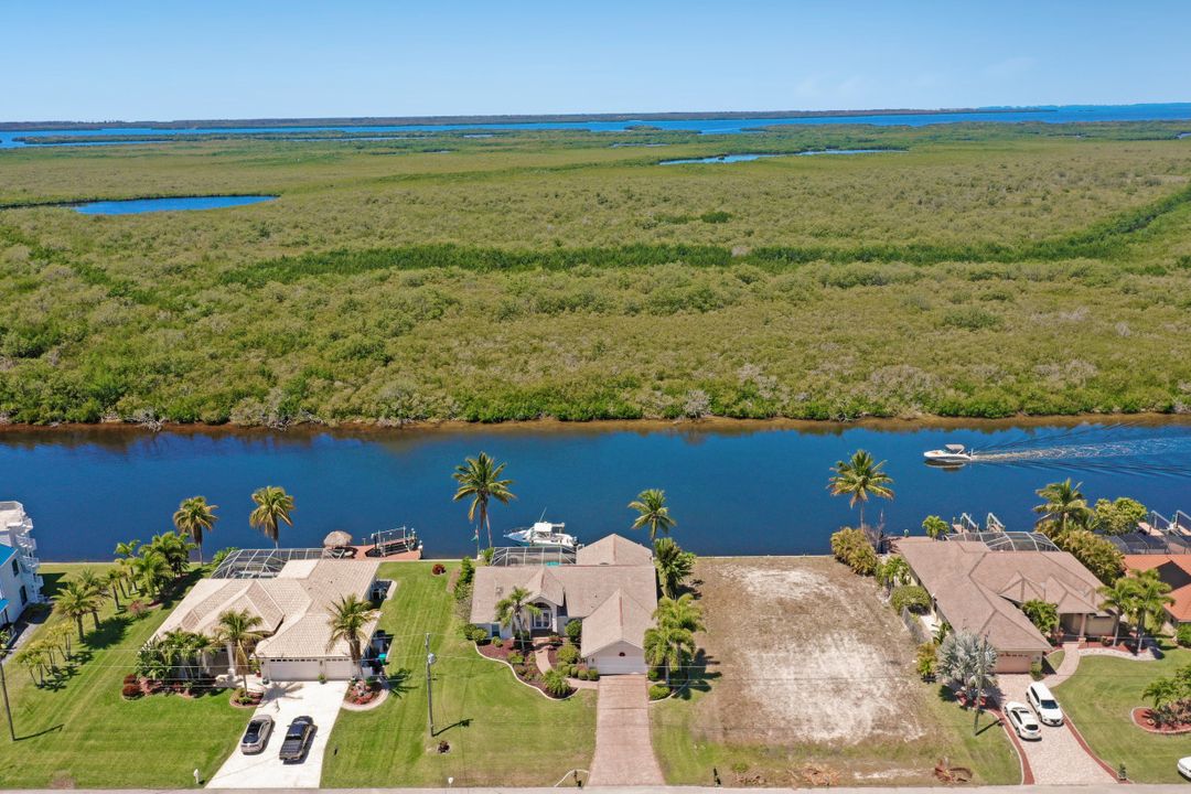 1020 NW 43rd Ave, Cape Coral, FL 33993