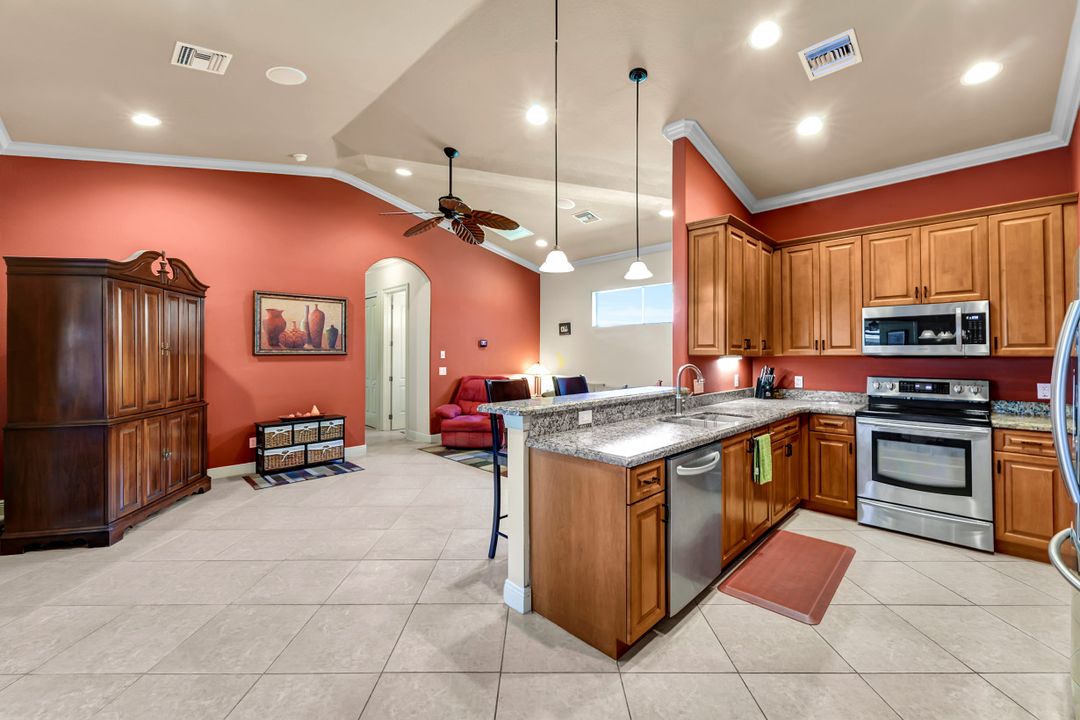 4000 Stonesthrow Ct, Naples, FL 34109