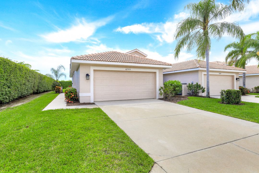 6705 Calumet Dr, Naples, FL 34113