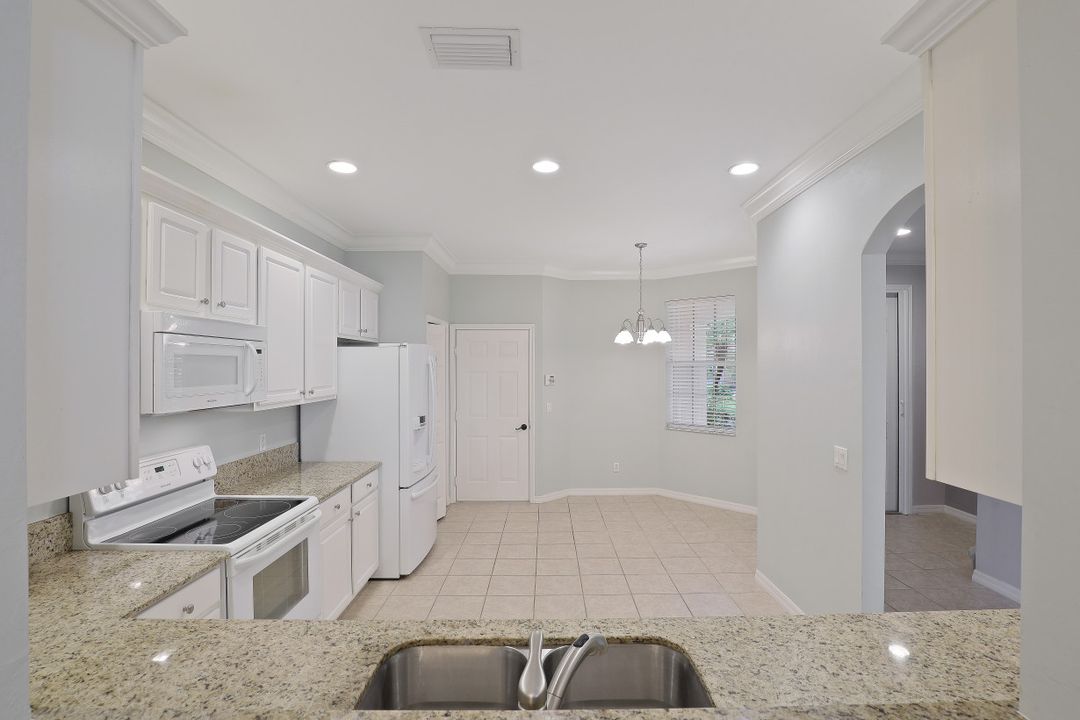 9723 Heatherstone Lake Ct, Estero, FL 33928