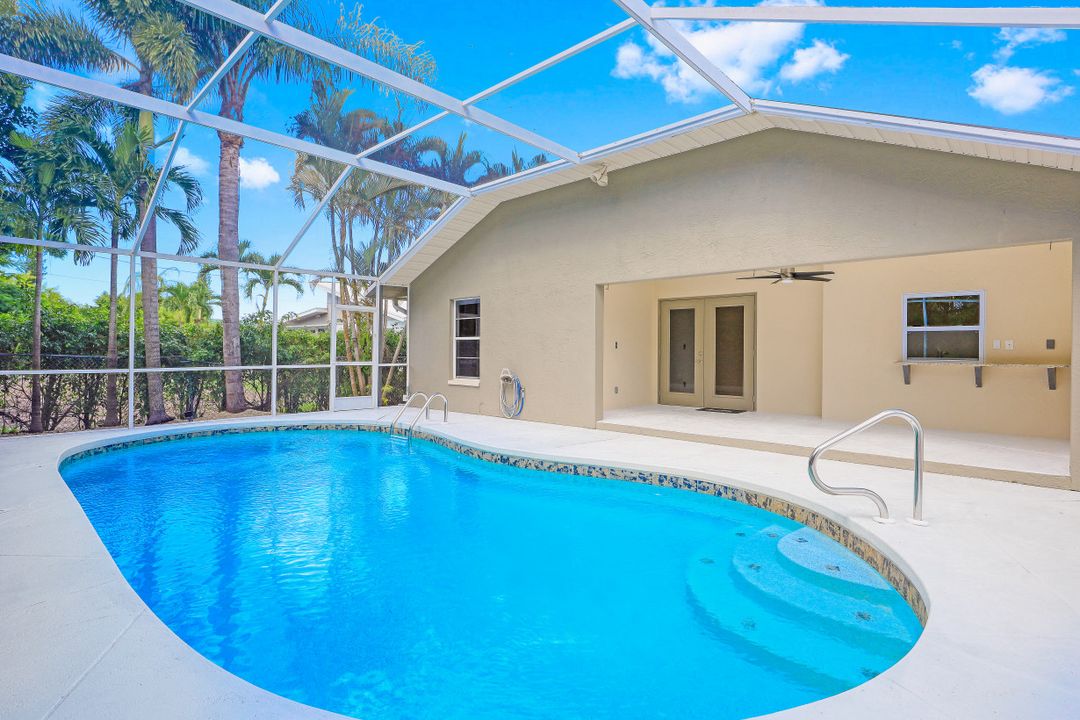 718 95th Ave N, Naples, FL 34108