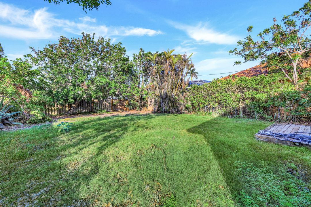 513 104th Ave N, Naples, FL 34108